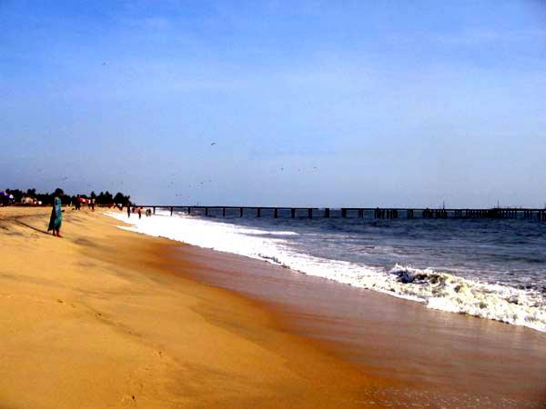 Long stretch of sands in the Alappuzha Beach